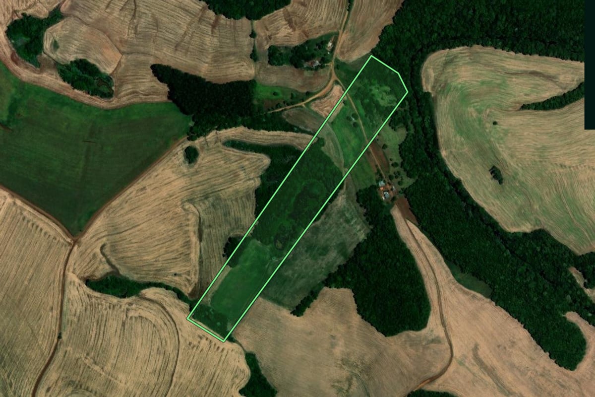 Imagem de satélite do imóvel rural em São José das Missões (RS), com o contorno declarado no CAR desenhado por cima.