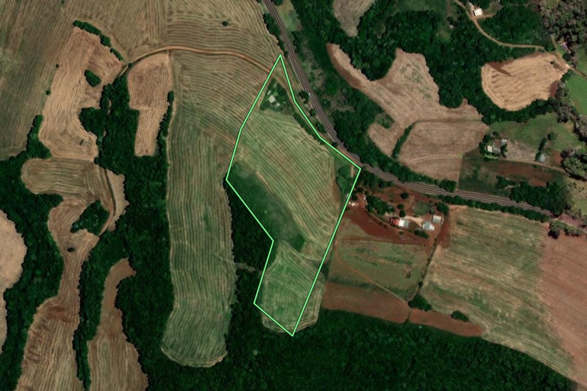 Imagem de satélite do imóvel rural em São José das Missões (RS), com o contorno declarado no CAR desenhado por cima.