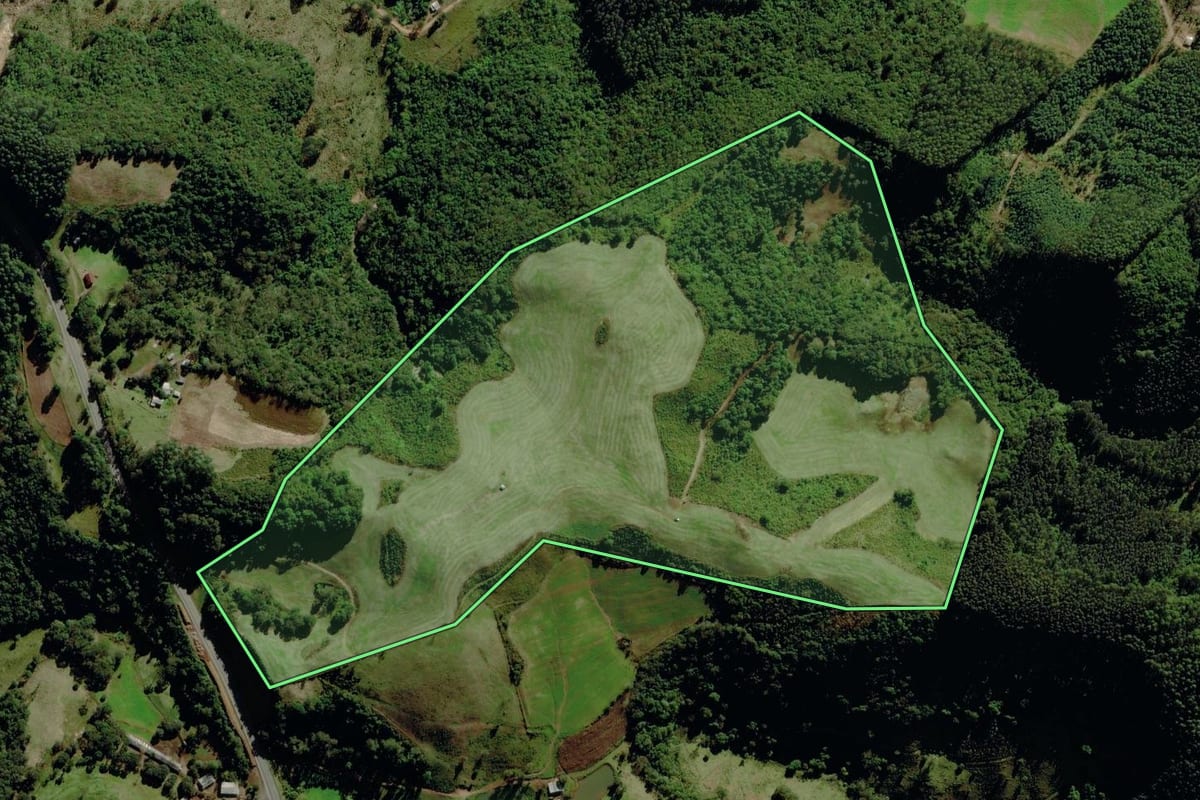 Imagem de satélite do imóvel rural em São José do Herval (RS), com o contorno declarado no CAR desenhado por cima.