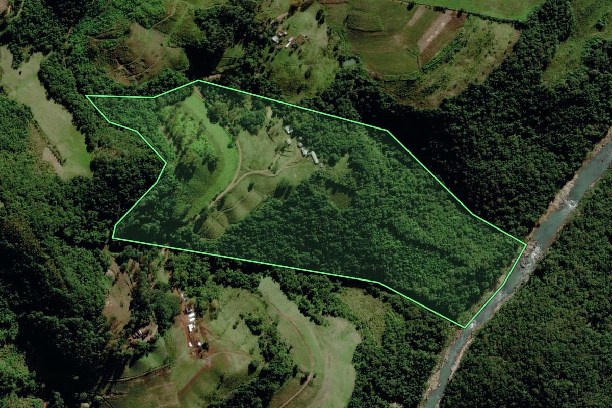 Imagem de satélite do imóvel rural em São José do Herval (RS), com o contorno declarado no CAR desenhado por cima.