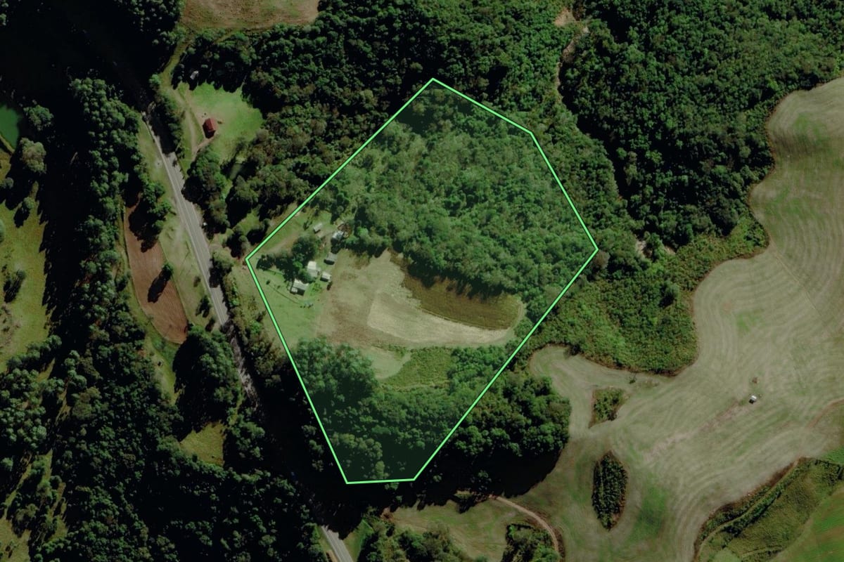Imagem de satélite do imóvel rural em São José do Herval (RS), com o contorno declarado no CAR desenhado por cima.