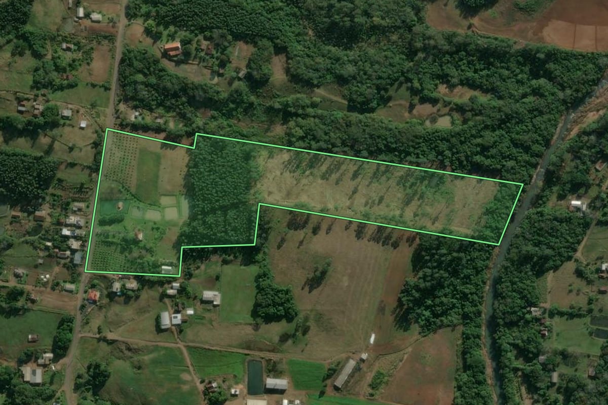 Imagem de satélite do imóvel rural em São José do Hortêncio (RS), com o contorno declarado no CAR desenhado por cima.