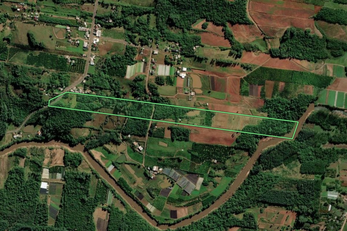 Imagem de satélite do imóvel rural em São José do Hortêncio (RS), com o contorno declarado no CAR desenhado por cima.