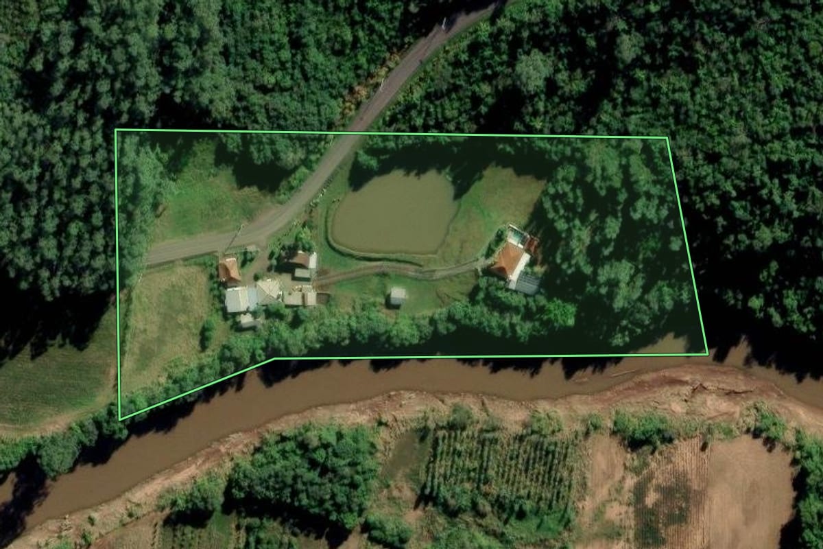 Imagem de satélite do imóvel rural em São José do Hortêncio (RS), com o contorno declarado no CAR desenhado por cima.