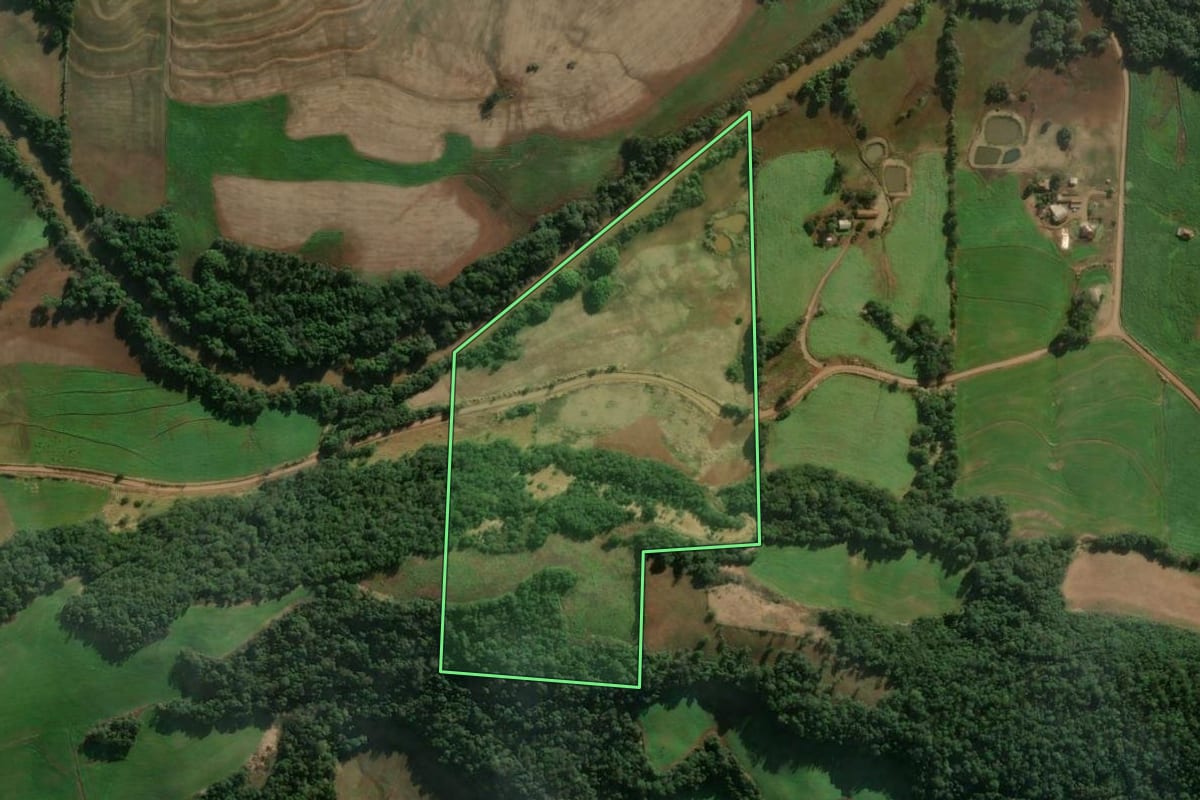 Imagem de satélite do imóvel rural em São José do Inhacorá (RS), com o contorno declarado no CAR desenhado por cima.