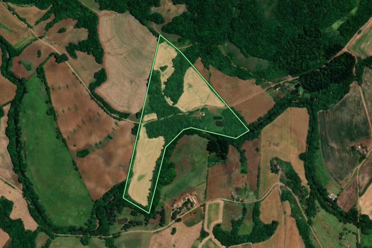 Imagem de satélite do imóvel rural em São José do Inhacorá (RS), com o contorno declarado no CAR desenhado por cima.