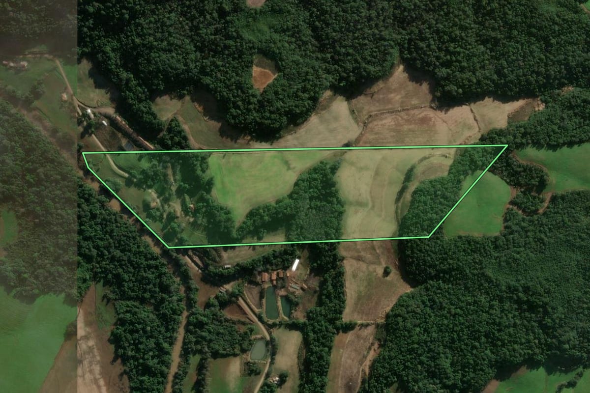 Imagem de satélite do imóvel rural em São José do Inhacorá (RS), com o contorno declarado no CAR desenhado por cima.