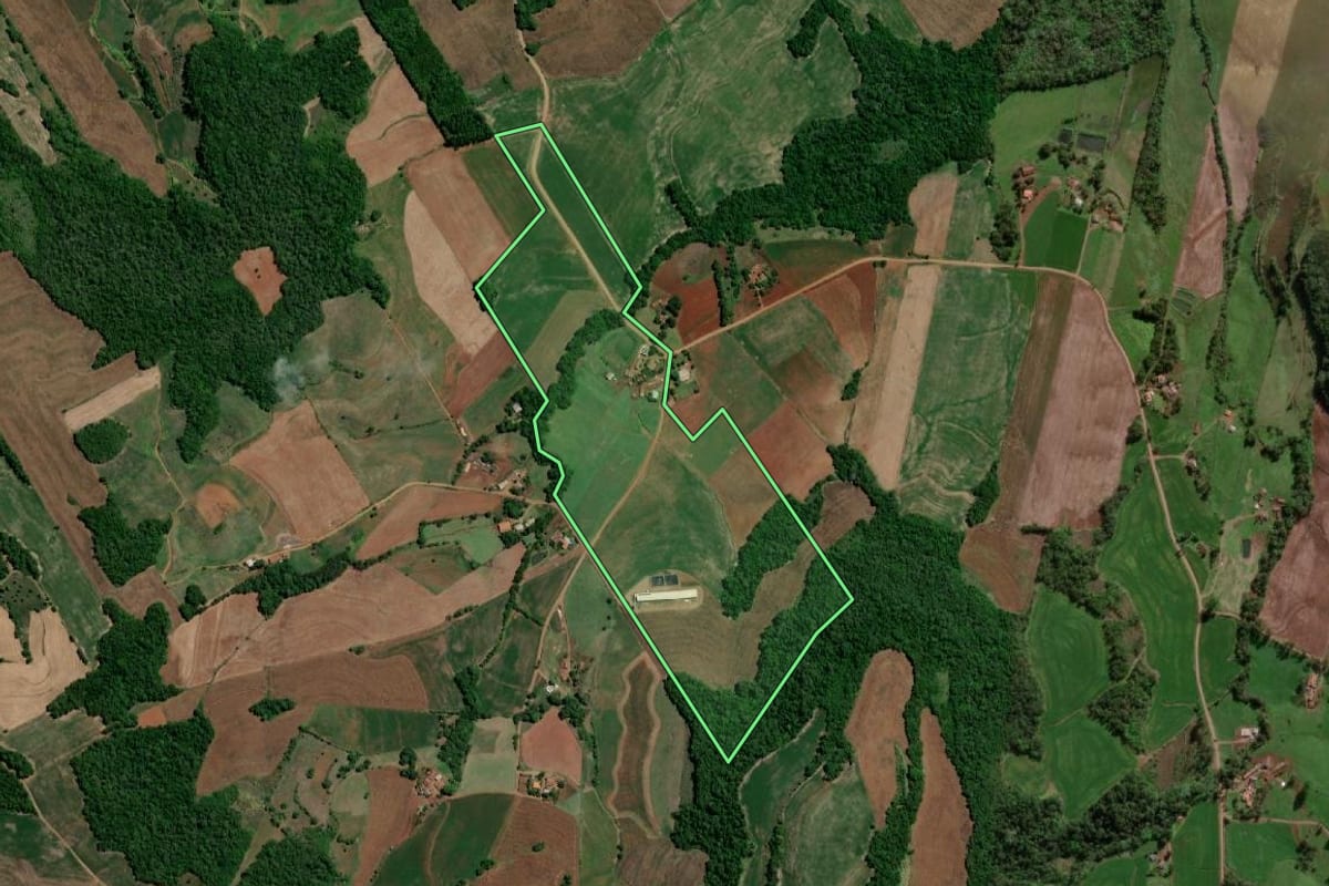 Imagem de satélite do imóvel rural em São José do Inhacorá (RS), com o contorno declarado no CAR desenhado por cima.