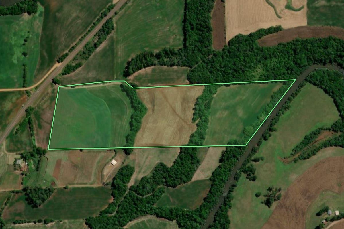 Imagem de satélite do imóvel rural em São José do Inhacorá (RS), com o contorno declarado no CAR desenhado por cima.