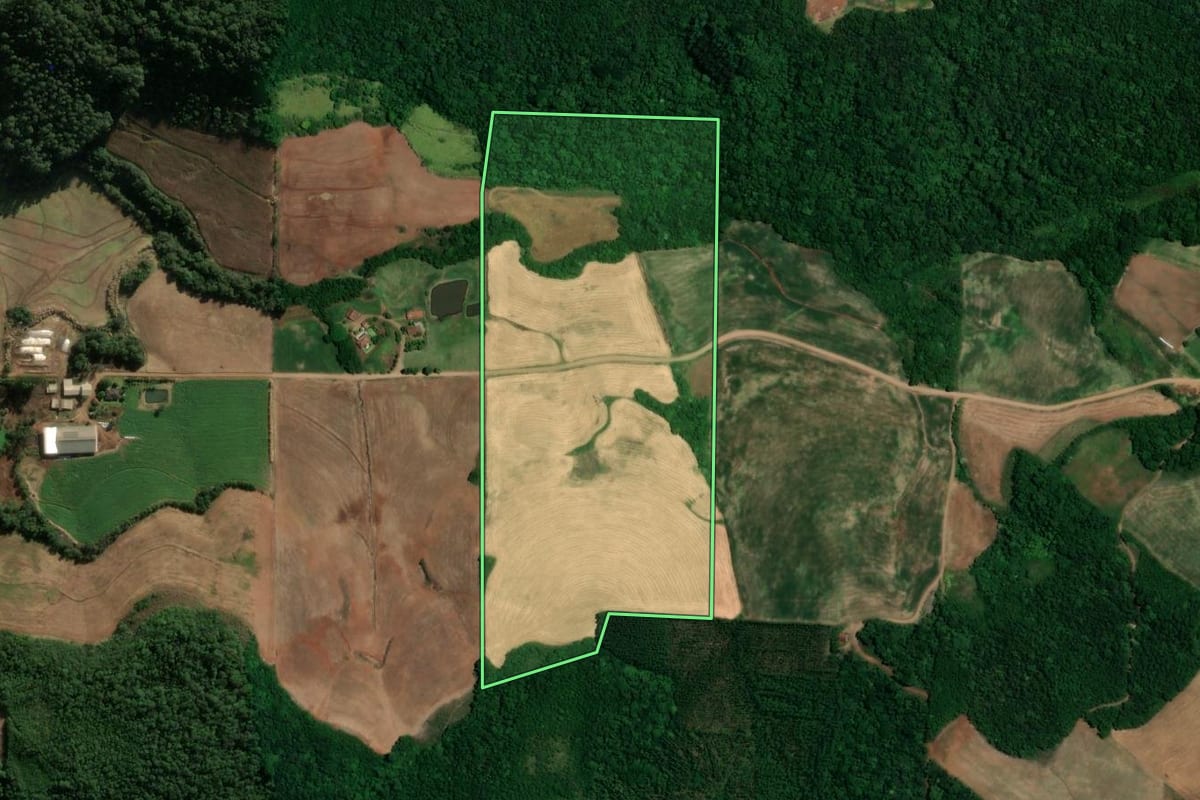 Imagem de satélite do imóvel rural em São José do Inhacorá (RS), com o contorno declarado no CAR desenhado por cima.