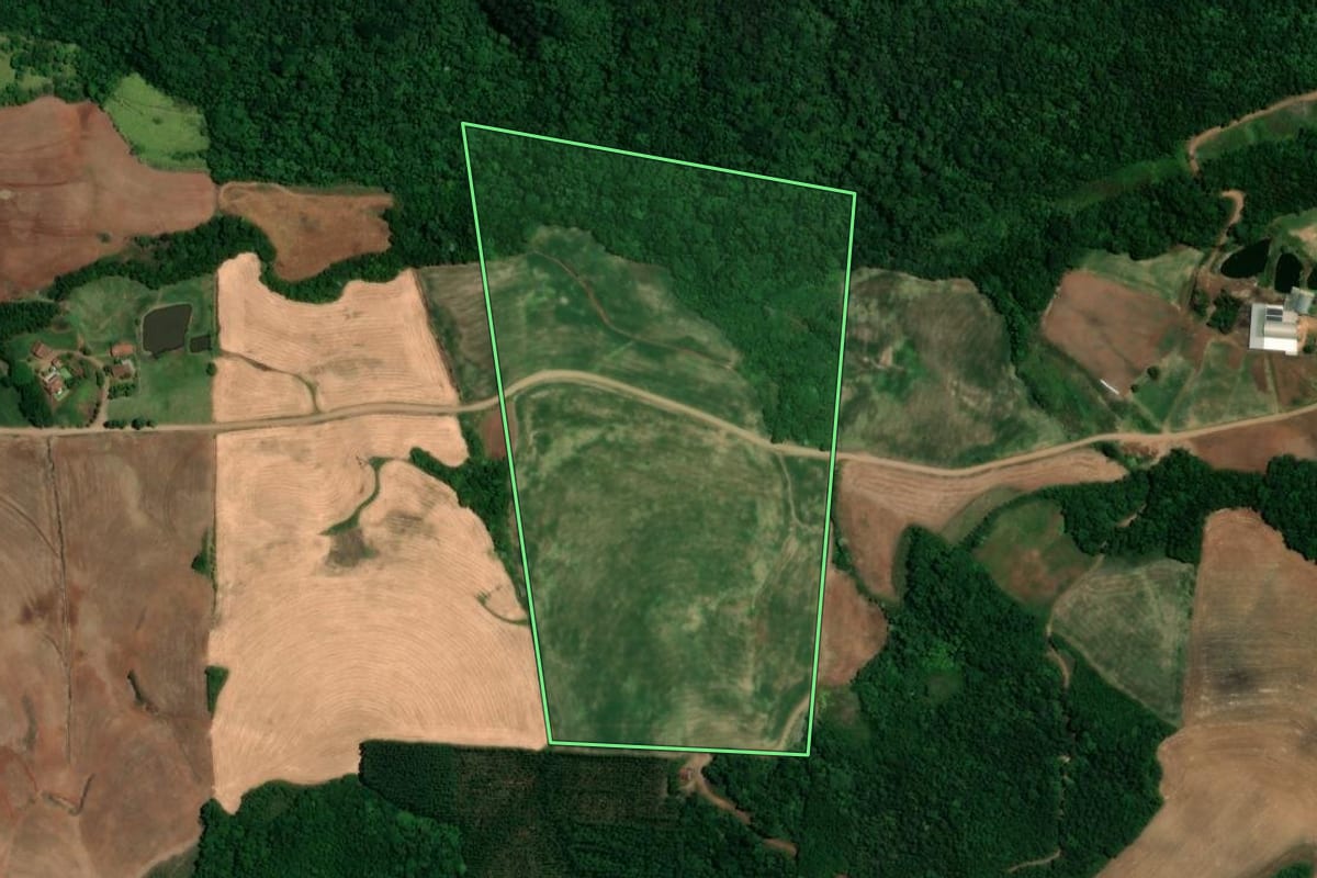Imagem de satélite do imóvel rural em São José do Inhacorá (RS), com o contorno declarado no CAR desenhado por cima.