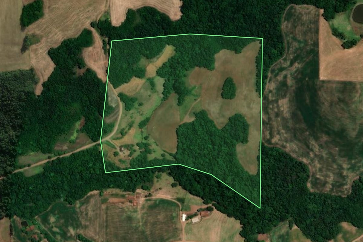 Imagem de satélite do imóvel rural em São José do Inhacorá (RS), com o contorno declarado no CAR desenhado por cima.