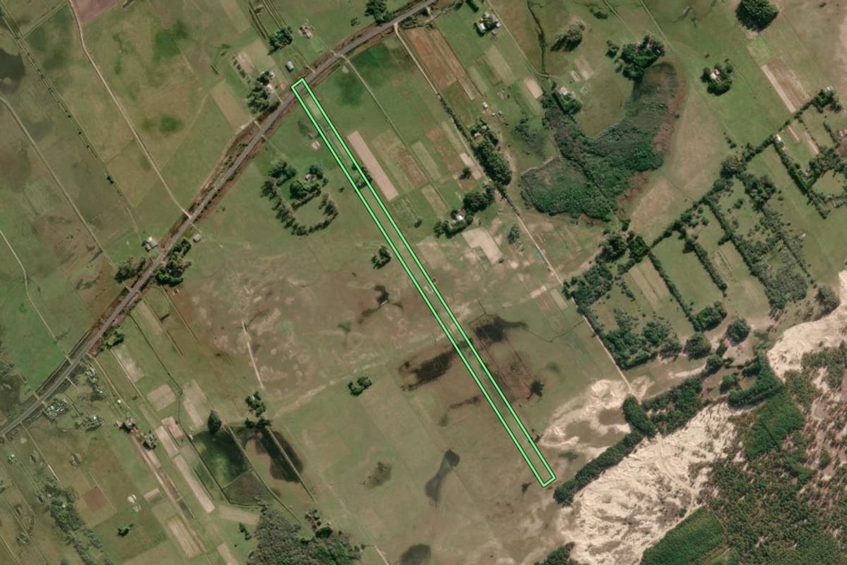 Imagem de satélite do imóvel rural em São José do Norte (RS), com o contorno declarado no CAR desenhado por cima.