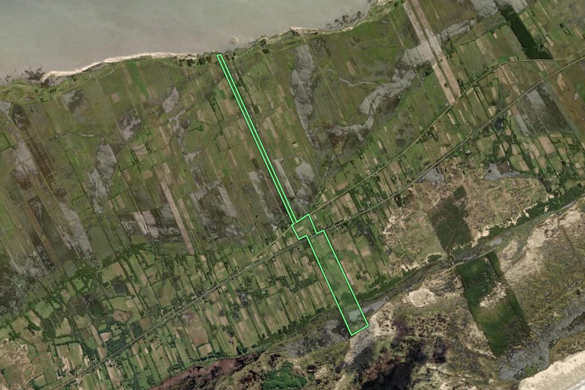 Imagem de satélite do imóvel rural em São José do Norte (RS), com o contorno declarado no CAR desenhado por cima.