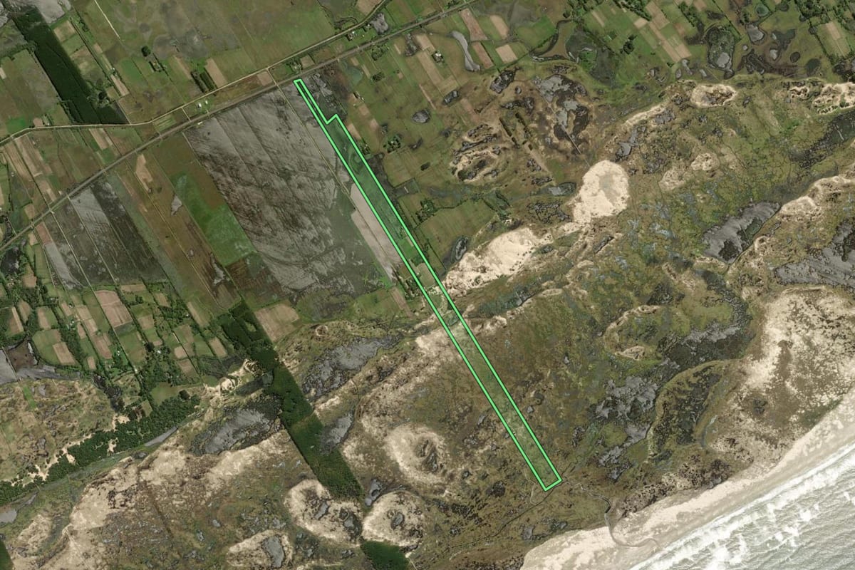 Imagem de satélite do imóvel rural em São José do Norte (RS), com o contorno declarado no CAR desenhado por cima.