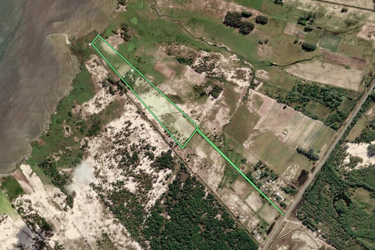 Imagem de satélite do imóvel rural em São José do Norte (RS), com o contorno declarado no CAR desenhado por cima.