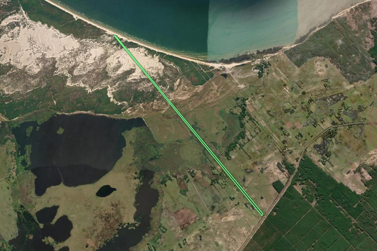 Imagem de satélite do imóvel rural em São José do Norte (RS), com o contorno declarado no CAR desenhado por cima.