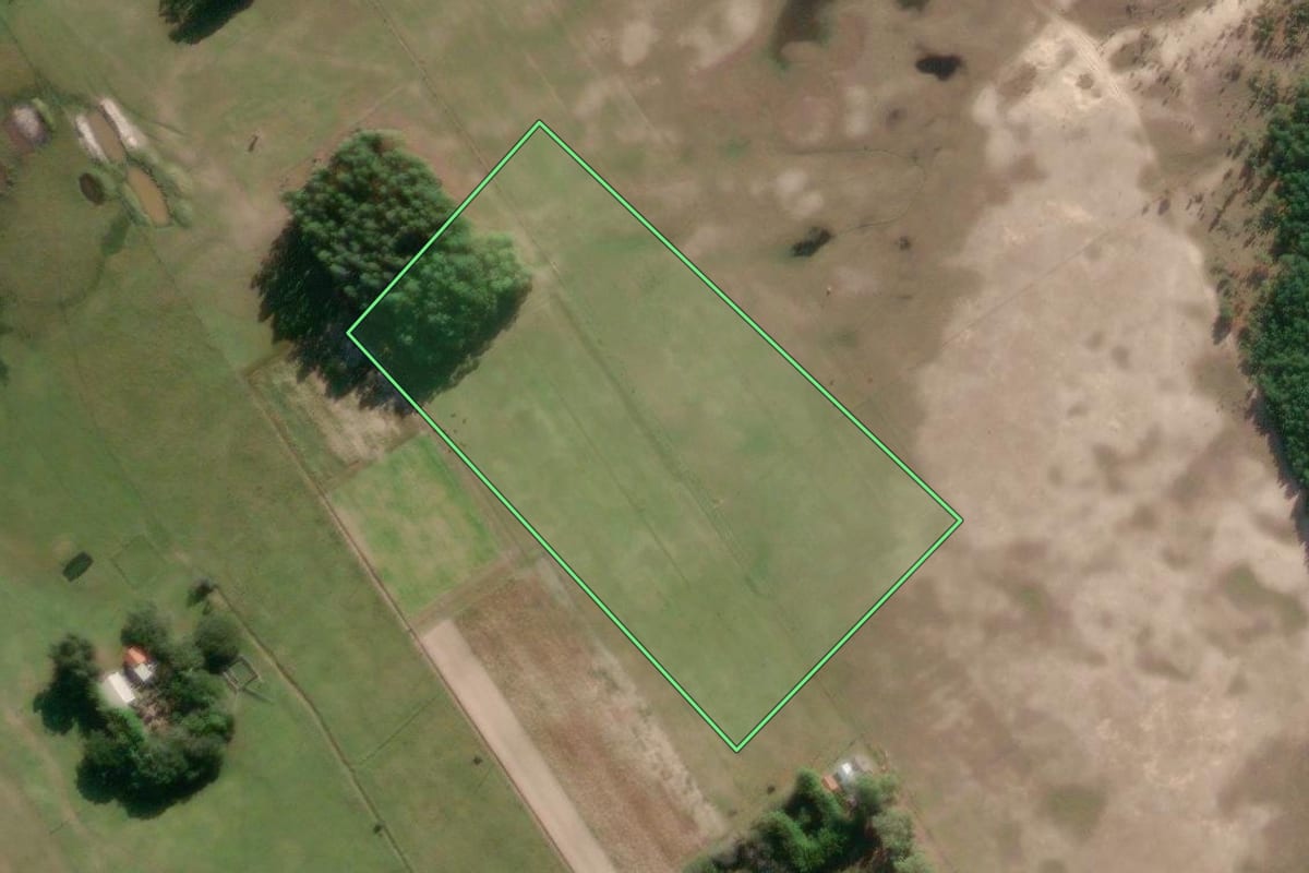 Imagem de satélite do imóvel rural em São José do Norte (RS), com o contorno declarado no CAR desenhado por cima.