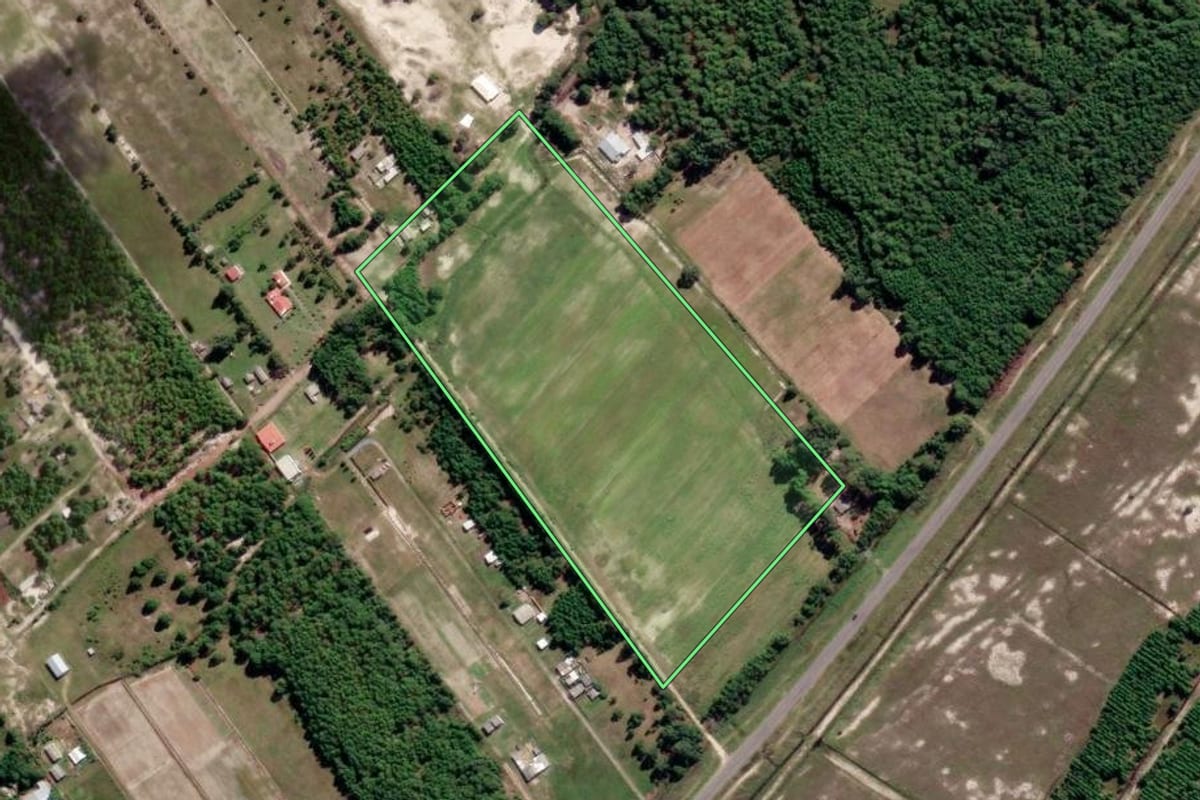 Imagem de satélite do imóvel rural em São José do Norte (RS), com o contorno declarado no CAR desenhado por cima.