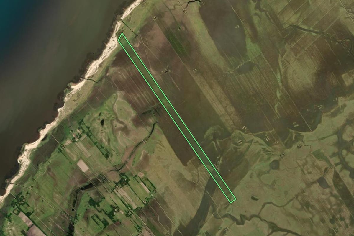 Imagem de satélite do imóvel rural em São José do Norte (RS), com o contorno declarado no CAR desenhado por cima.