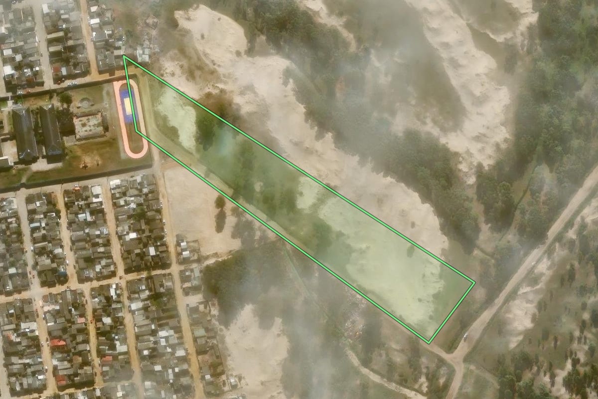 Imagem de satélite do imóvel rural em São José do Norte (RS), com o contorno declarado no CAR desenhado por cima.