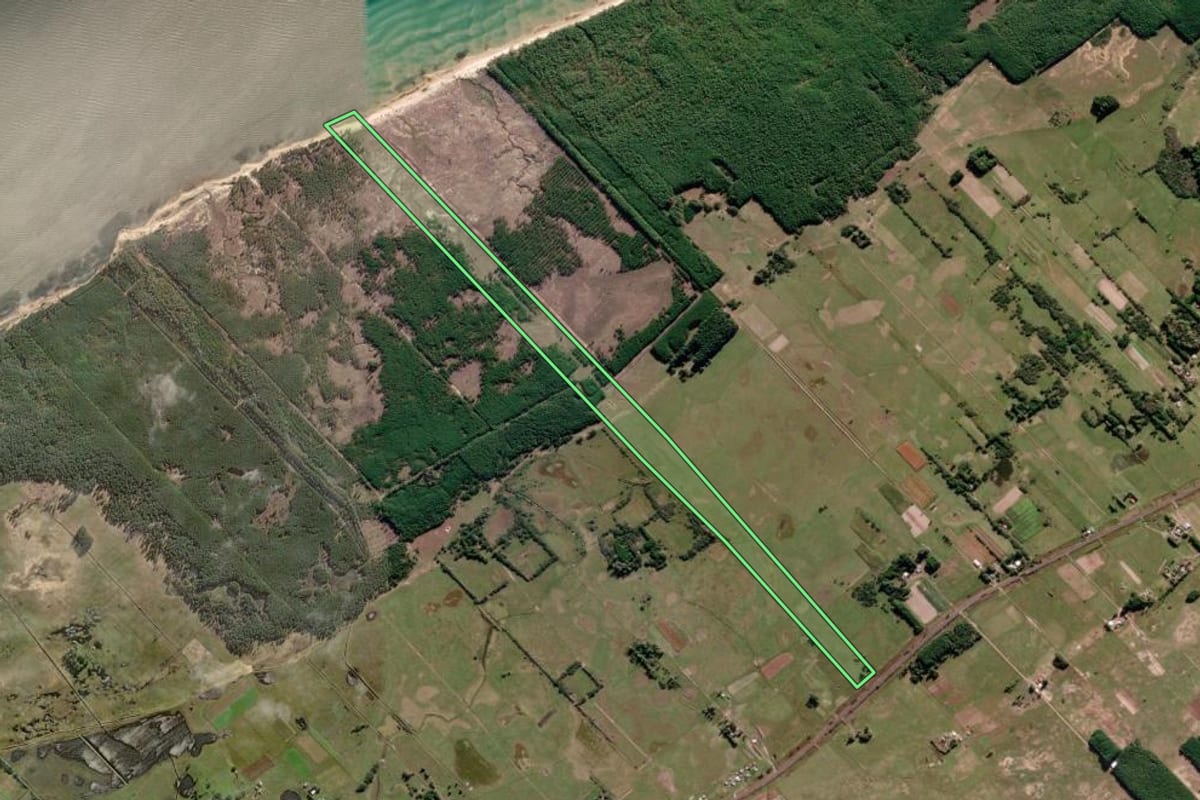 Imagem de satélite do imóvel rural em São José do Norte (RS), com o contorno declarado no CAR desenhado por cima.