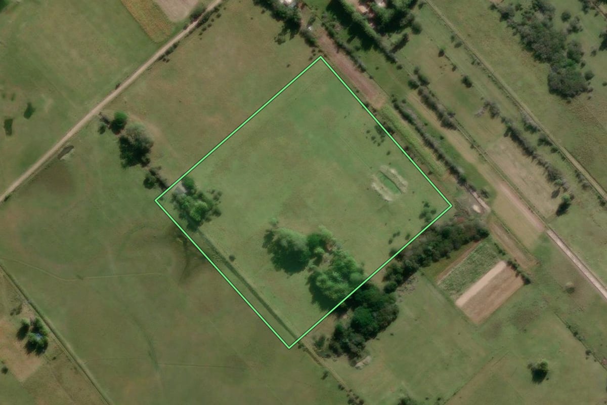 Imagem de satélite do imóvel rural em São José do Norte (RS), com o contorno declarado no CAR desenhado por cima.