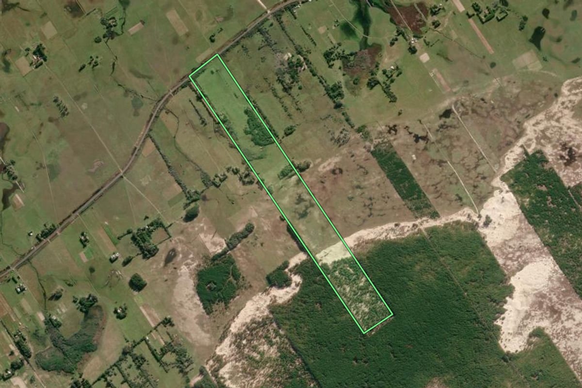 Imagem de satélite do imóvel rural em São José do Norte (RS), com o contorno declarado no CAR desenhado por cima.