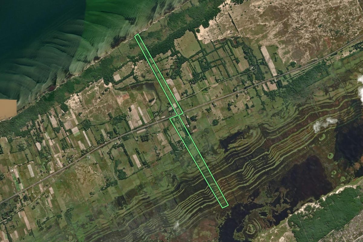 Imagem de satélite do imóvel rural em São José do Norte (RS), com o contorno declarado no CAR desenhado por cima.
