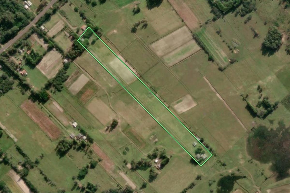 Imagem de satélite do imóvel rural em São José do Norte (RS), com o contorno declarado no CAR desenhado por cima.