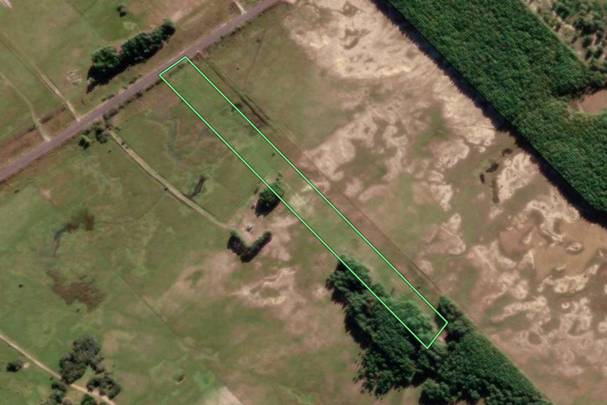 Imagem de satélite do imóvel rural em São José do Norte (RS), com o contorno declarado no CAR desenhado por cima.