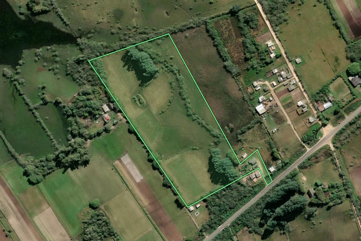 Imagem de satélite do imóvel rural em São José do Norte (RS), com o contorno declarado no CAR desenhado por cima.