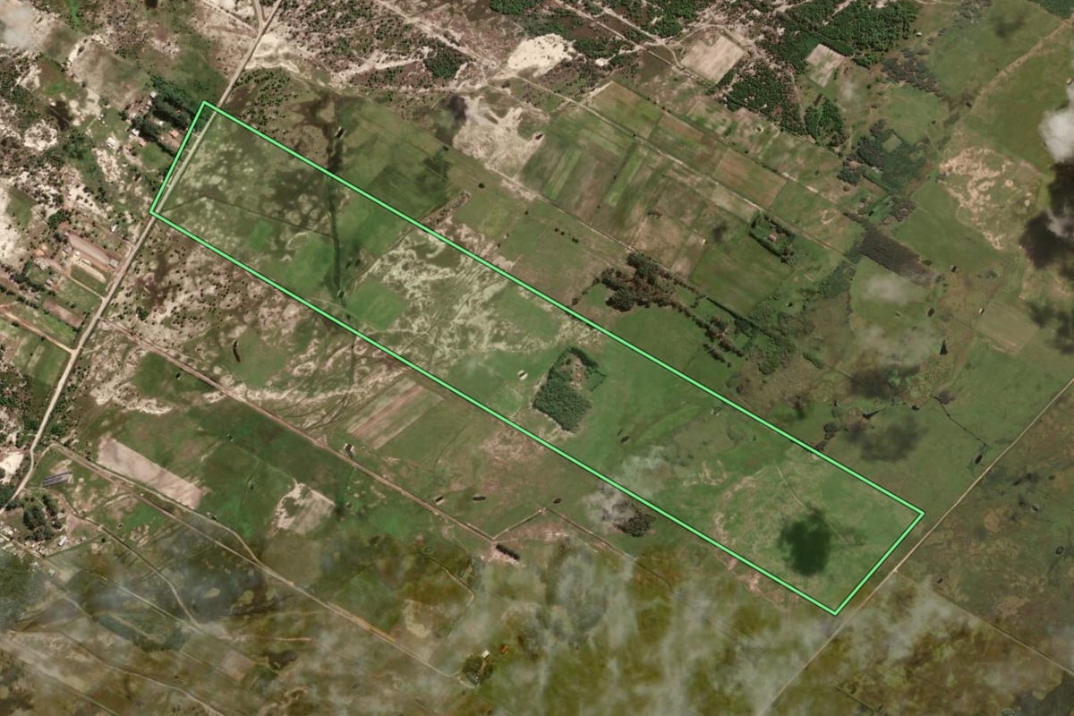 Imagem de satélite do imóvel rural em São José do Norte (RS), com o contorno declarado no CAR desenhado por cima.