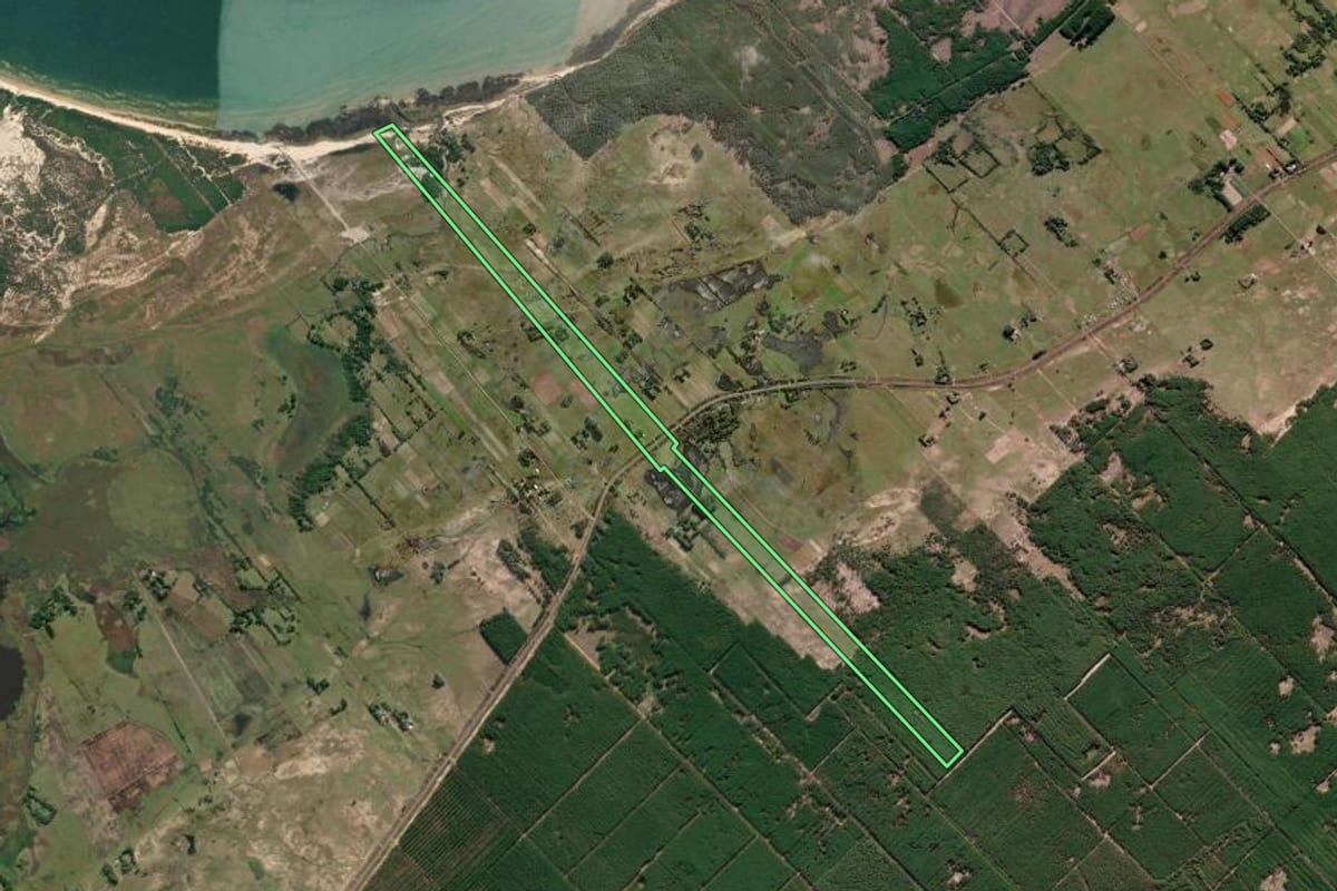 Imagem de satélite do imóvel rural em São José do Norte (RS), com o contorno declarado no CAR desenhado por cima.