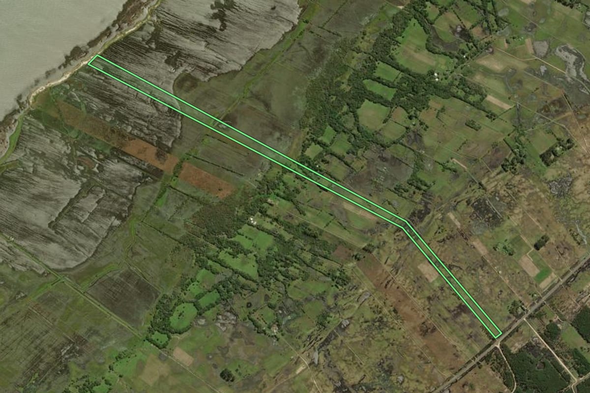 Imagem de satélite do imóvel rural em São José do Norte (RS), com o contorno declarado no CAR desenhado por cima.