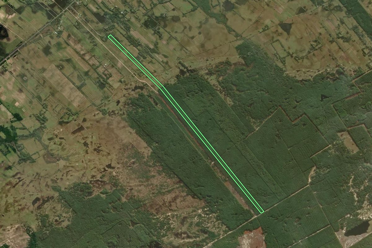 Imagem de satélite do imóvel rural em São José do Norte (RS), com o contorno declarado no CAR desenhado por cima.