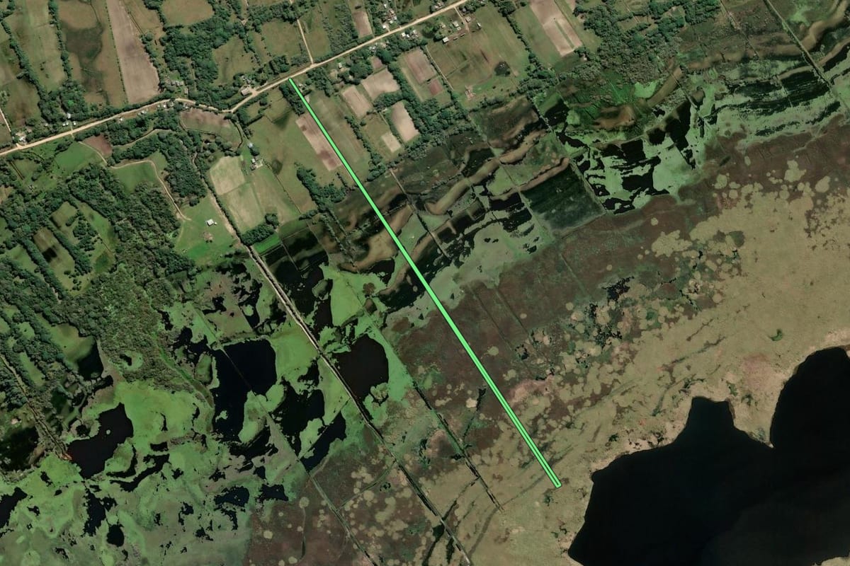 Imagem de satélite do imóvel rural em São José do Norte (RS), com o contorno declarado no CAR desenhado por cima.