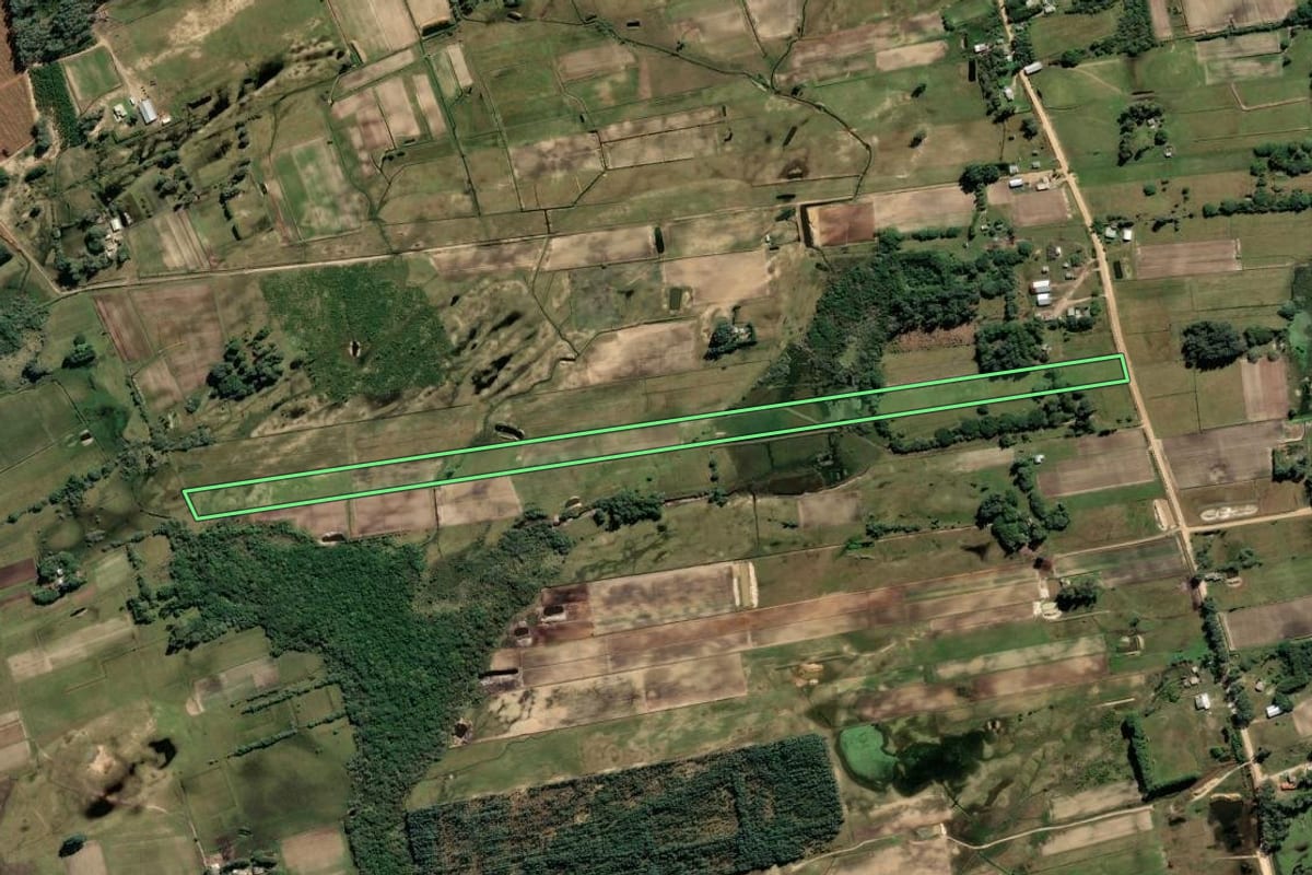 Imagem de satélite do imóvel rural em São José do Norte (RS), com o contorno declarado no CAR desenhado por cima.