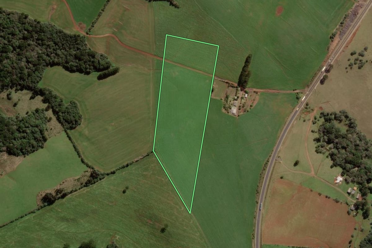 Imagem de satélite do imóvel rural em São José do Ouro (RS), com o contorno declarado no CAR desenhado por cima.