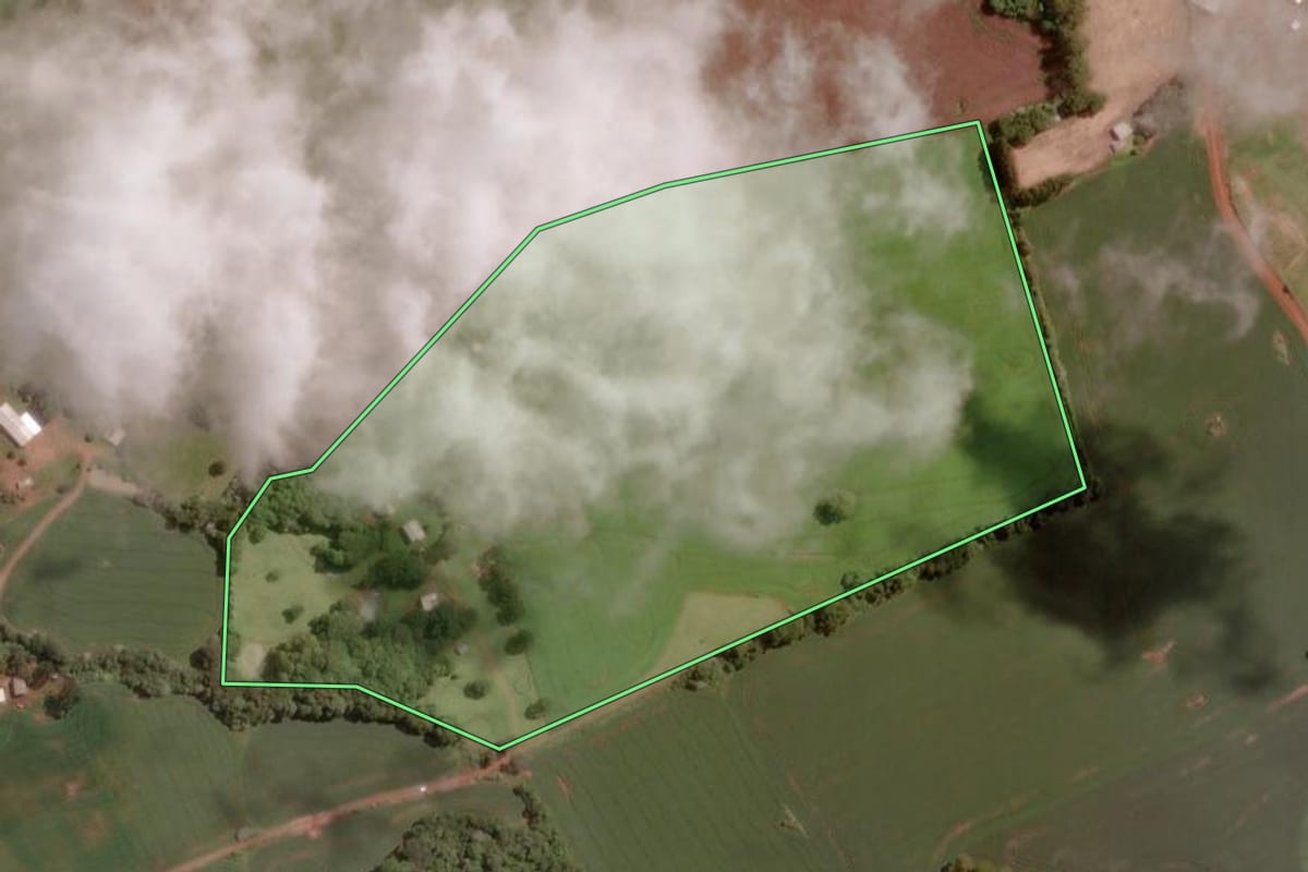 Imagem de satélite do imóvel rural em São José do Ouro (RS), com o contorno declarado no CAR desenhado por cima.