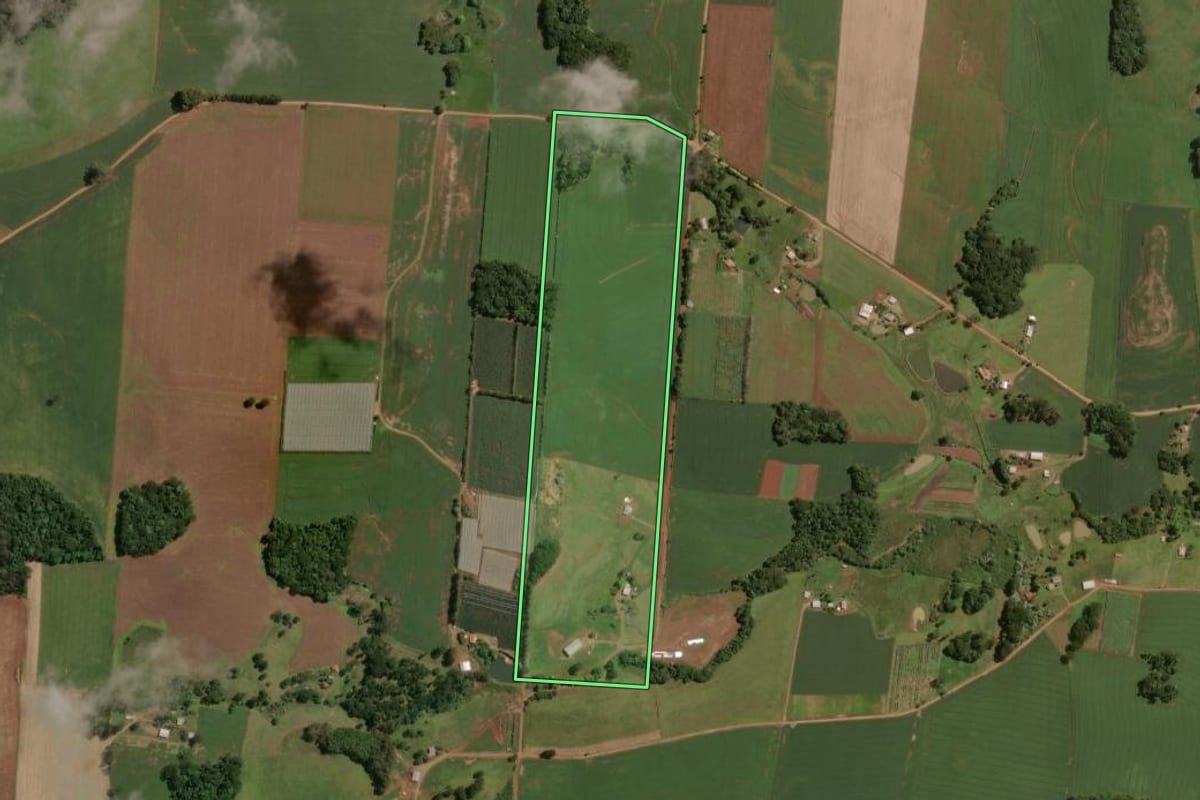 Imagem de satélite do imóvel rural em São José do Ouro (RS), com o contorno declarado no CAR desenhado por cima.