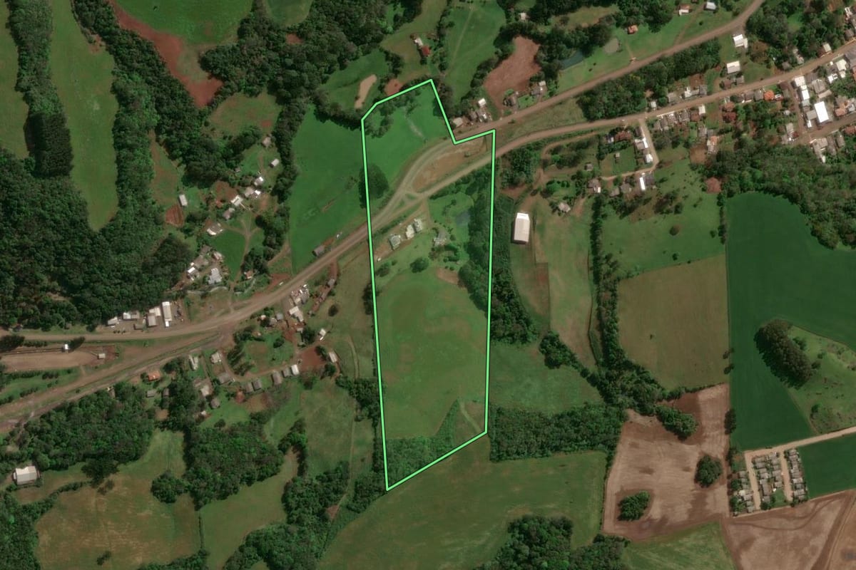Imagem de satélite do imóvel rural em São José do Ouro (RS), com o contorno declarado no CAR desenhado por cima.