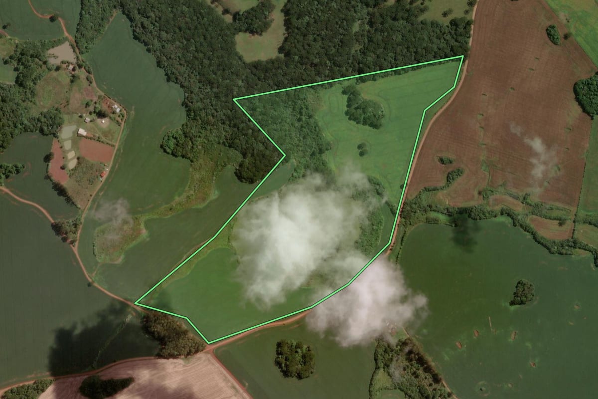 Imagem de satélite do imóvel rural em São José do Ouro (RS), com o contorno declarado no CAR desenhado por cima.