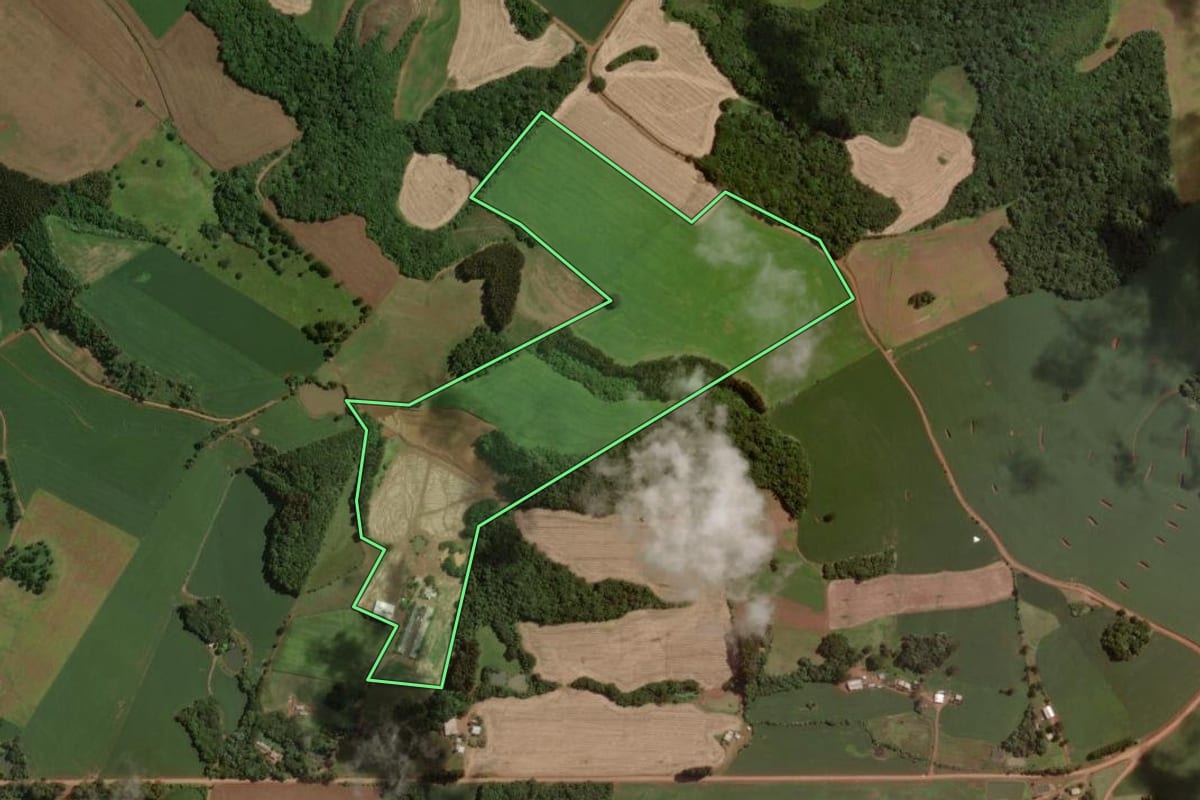 Imagem de satélite do imóvel rural em São José do Ouro (RS), com o contorno declarado no CAR desenhado por cima.