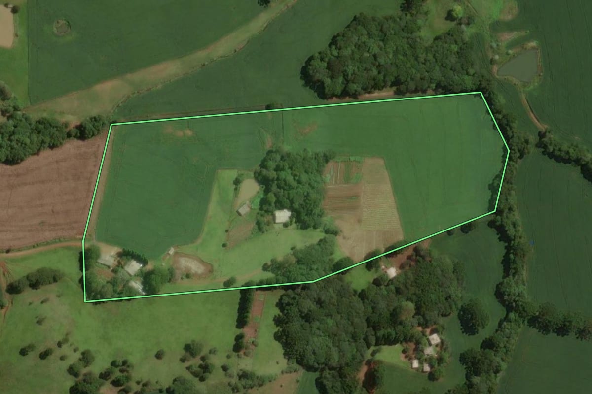 Imagem de satélite do imóvel rural em São José do Ouro (RS), com o contorno declarado no CAR desenhado por cima.