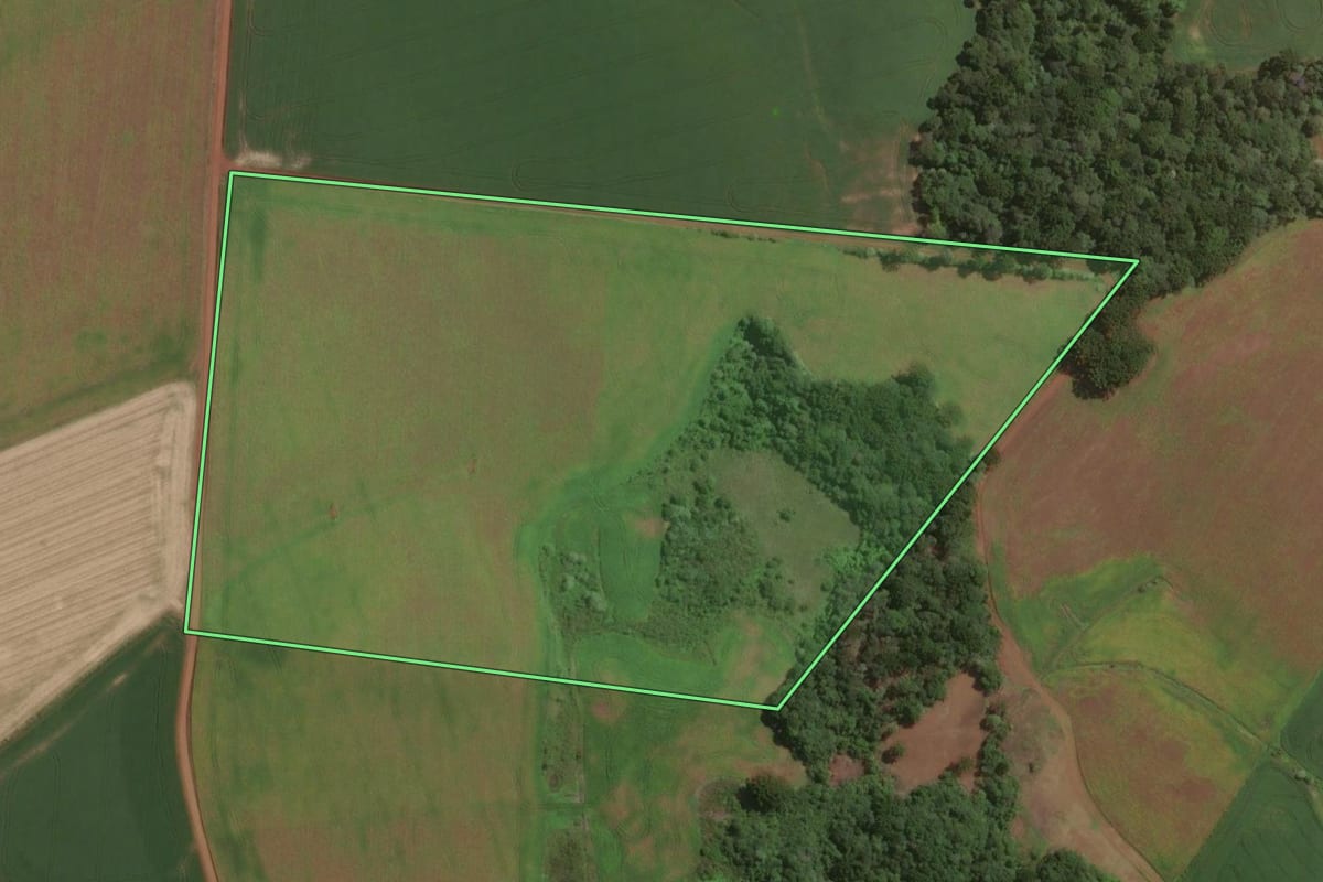 Imagem de satélite do imóvel rural em São José do Ouro (RS), com o contorno declarado no CAR desenhado por cima.