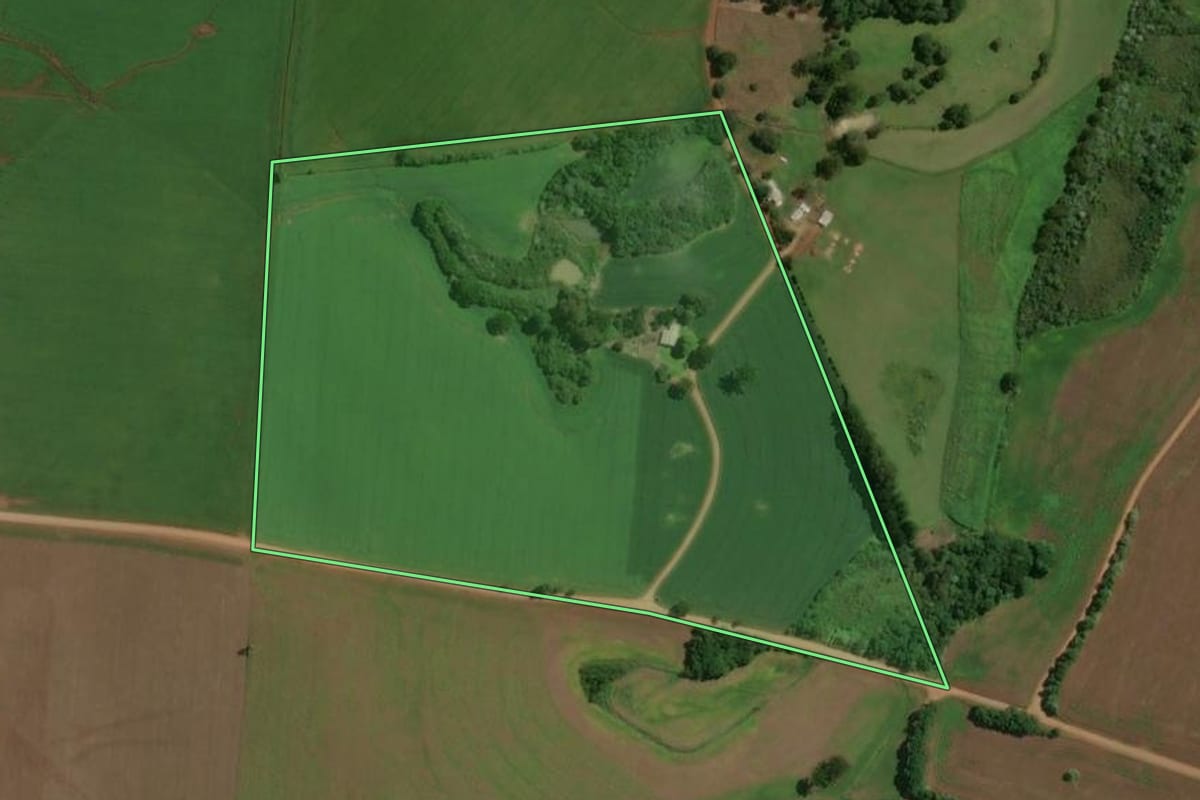 Imagem de satélite do imóvel rural em São José do Ouro (RS), com o contorno declarado no CAR desenhado por cima.