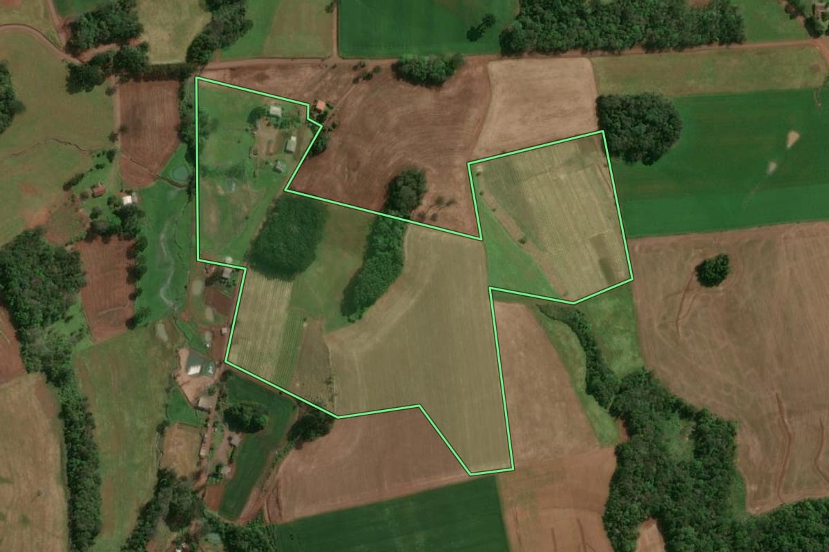 Imagem de satélite do imóvel rural em São José do Ouro (RS), com o contorno declarado no CAR desenhado por cima.