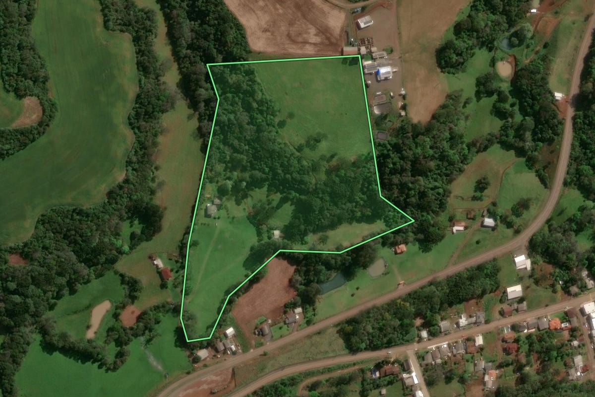 Imagem de satélite do imóvel rural em São José do Ouro (RS), com o contorno declarado no CAR desenhado por cima.