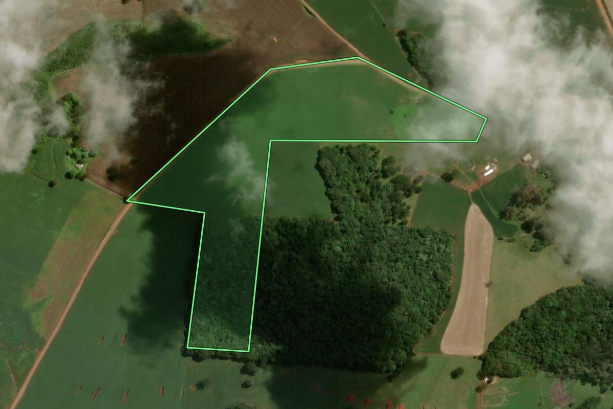 Imagem de satélite do imóvel rural em São José do Ouro (RS), com o contorno declarado no CAR desenhado por cima.